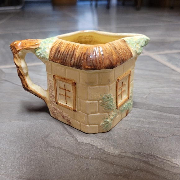 1940s Keele street pottery Creamer - Picture 3 of 9